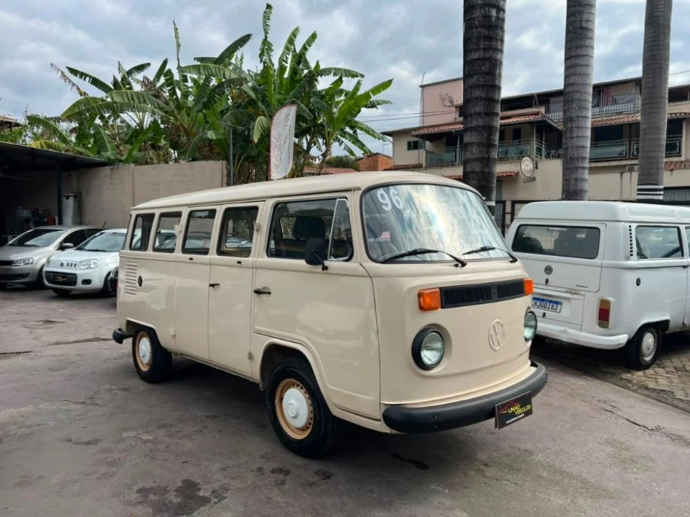 VW - VolksWagen Kombi Standard/ Luxo/ Série Prata